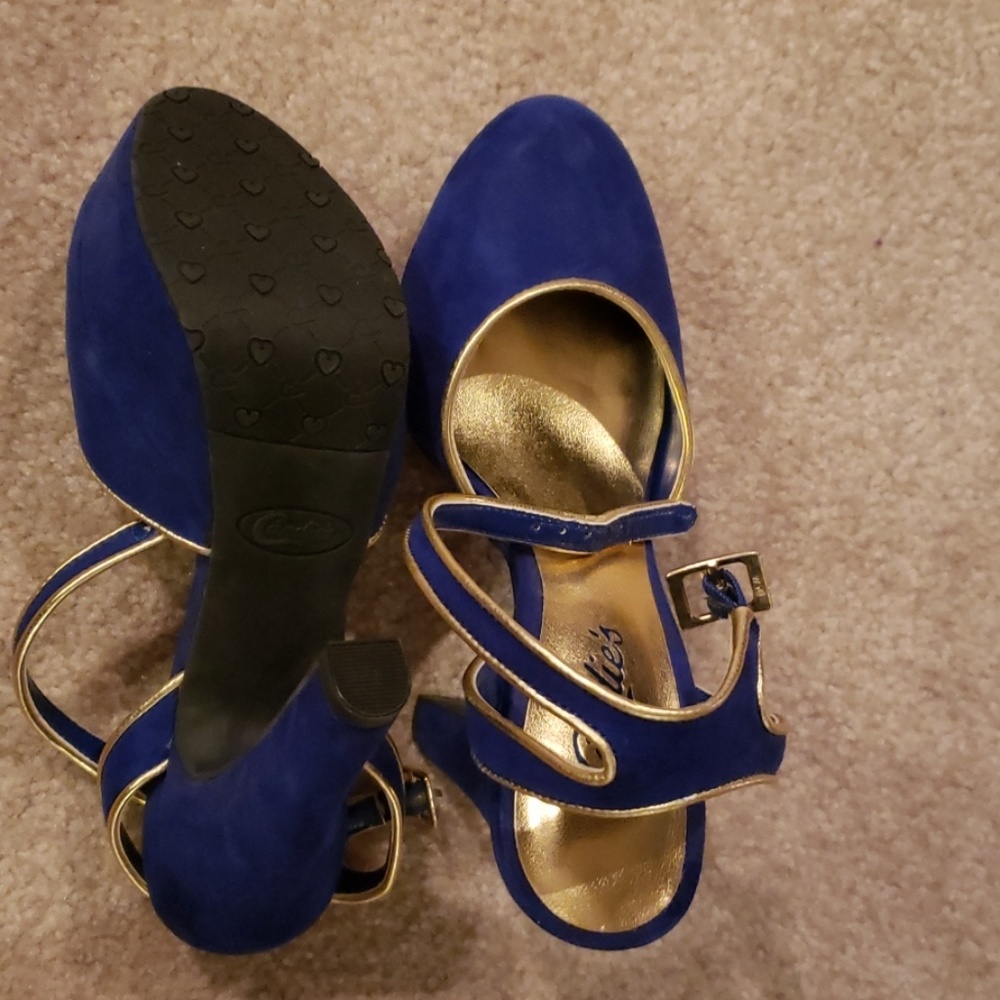 Shoes - Picture 4 of 5